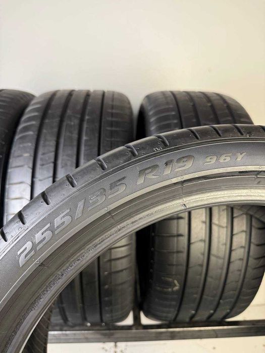 255/35/19 R19 Pirelli Pzero PZ4 RSC 96Y 4шт Літня шина 7мм DEMO та Б/В