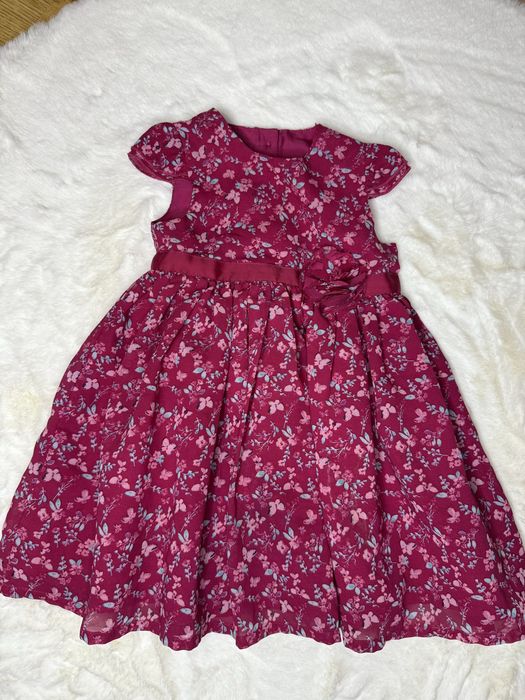 Długa różowa sukienka z krótkim rękawem dla dziewczynki