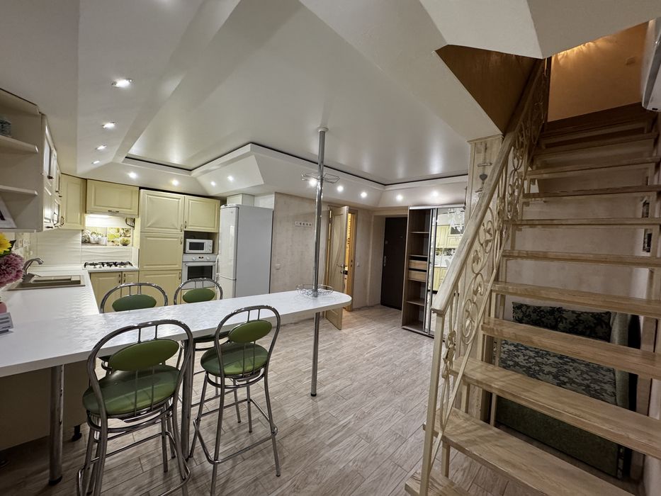 Оренда 2к дворівневої квартири з терасою біля Буча Пасаж