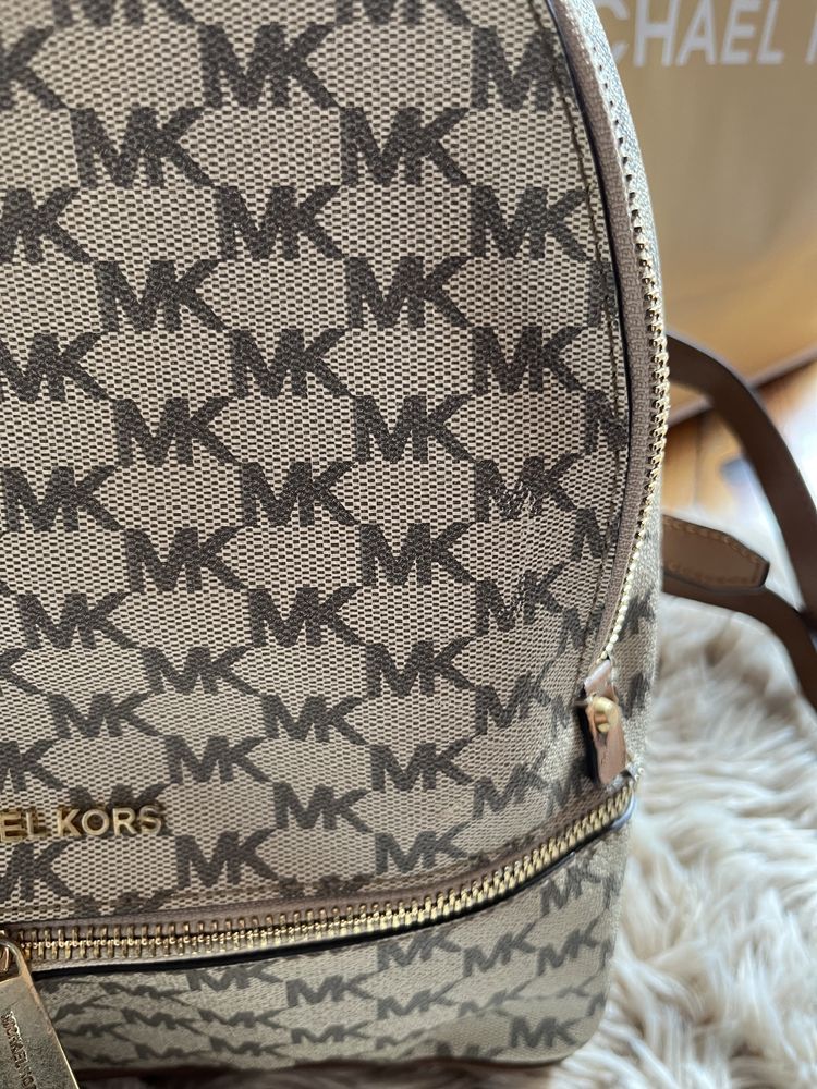 Michael Kors plecaczek rhea plecak beżowy większy monogram logowany