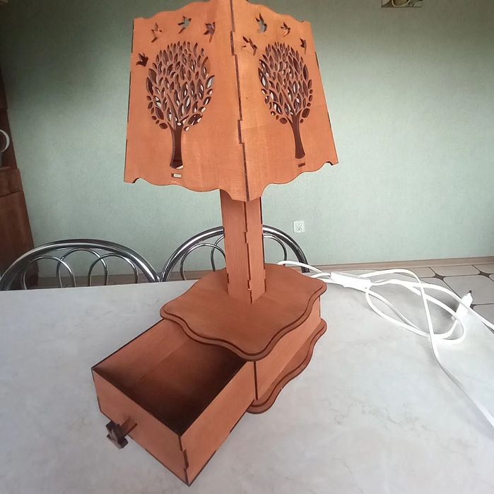 Lampka nocna z szufladką