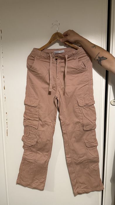 Calcas cargo rosa - Bershka