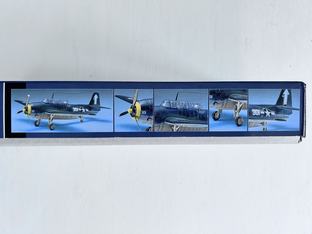 Academy 12452 samolot TBF-1 Avenger model 1/72