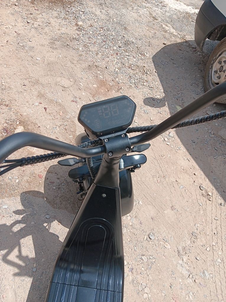 Vendo por 800€/ ou troco por motorizada 50cc a meu gosto