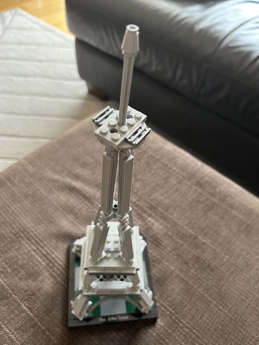 Torre Eiffel em LEGO
