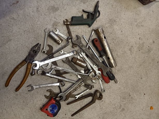 Klucze narzędzia i reszta