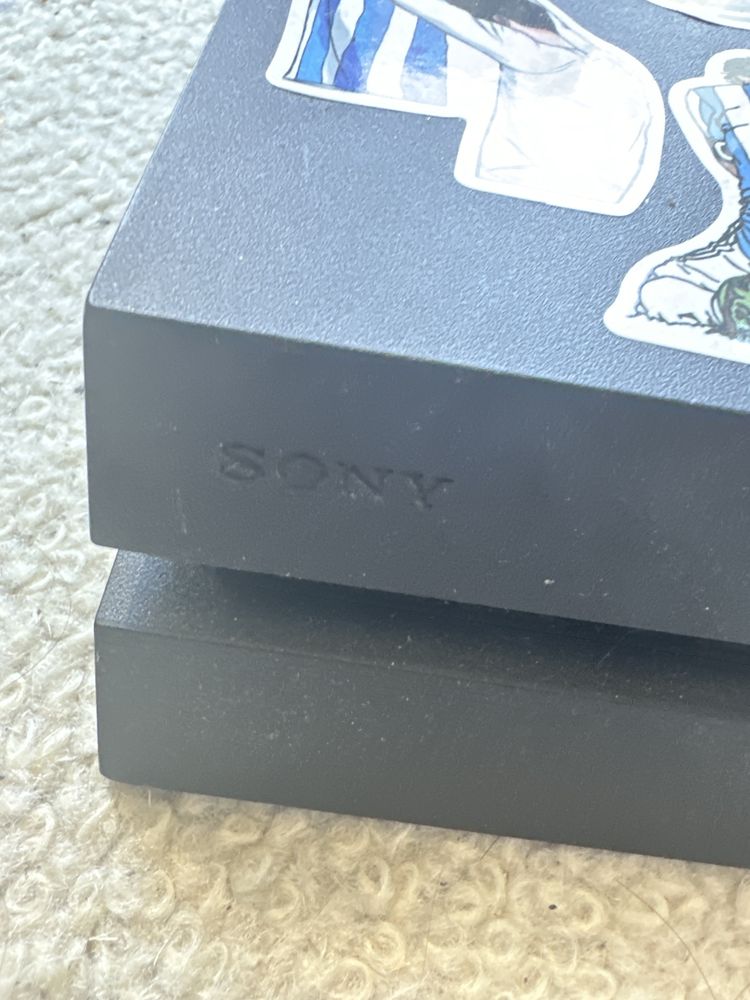 playstation 4 z okablowaniem bez padów