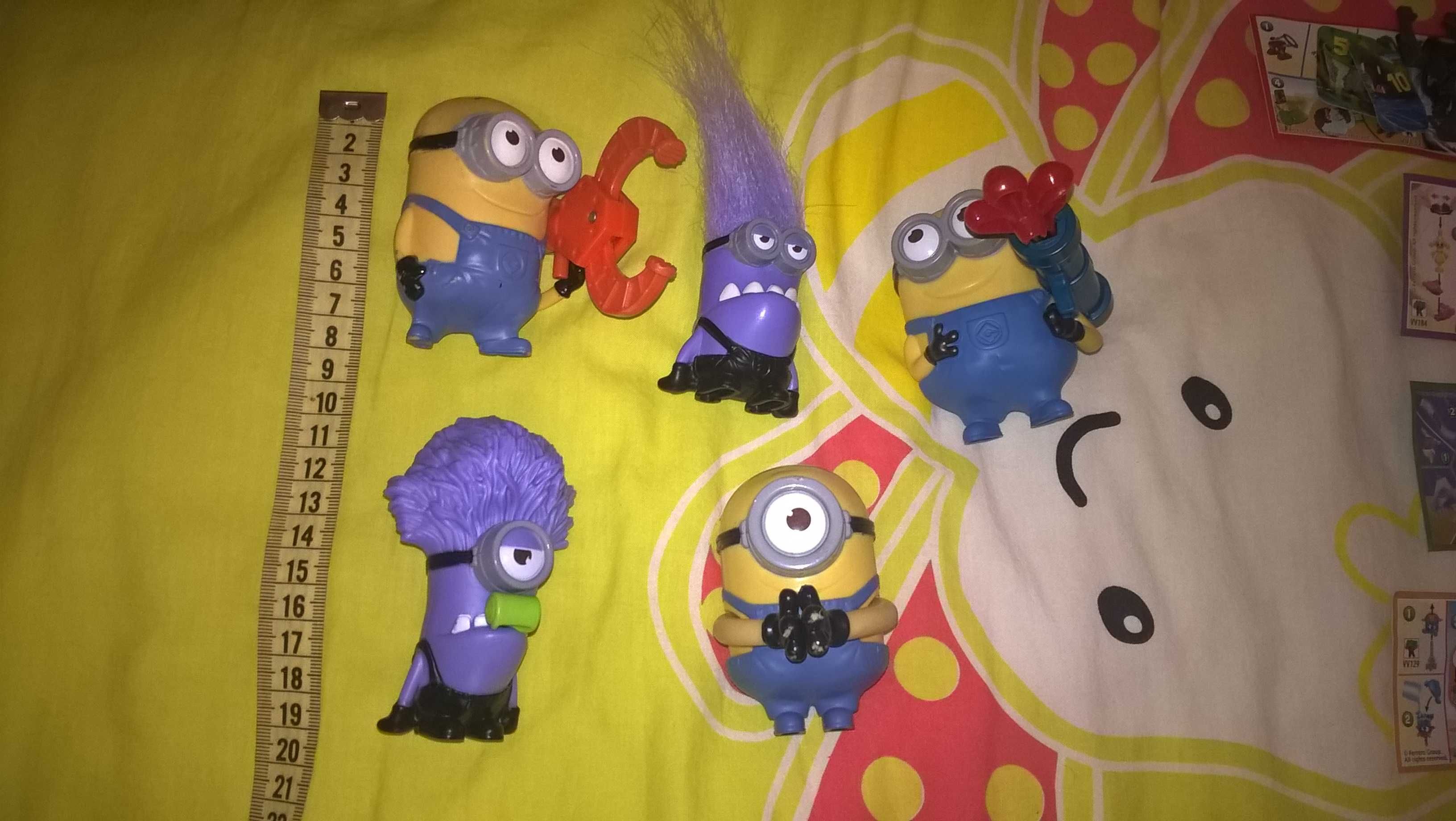 Marvel Barbie Minions Batman Madagáscar Kinder BurgerKing Pixar Disney