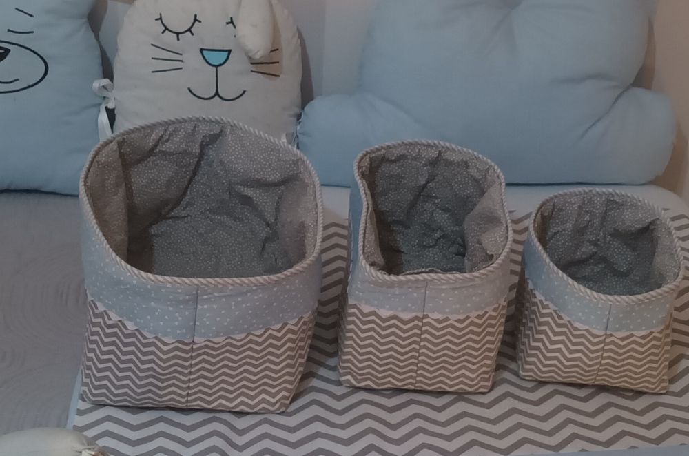 Colcha, rolo para berço, cestos e outros acessórios NOVO