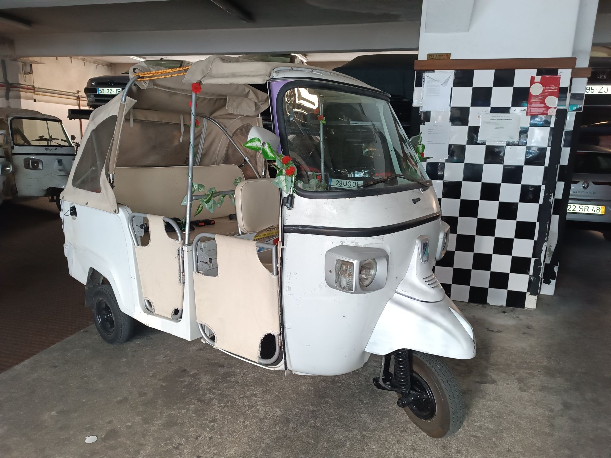 Vendo Tuk Tuk Micróbio
