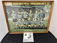 Quadro com pôster comemorativo do Sporting Clube de Portugal e azulejo