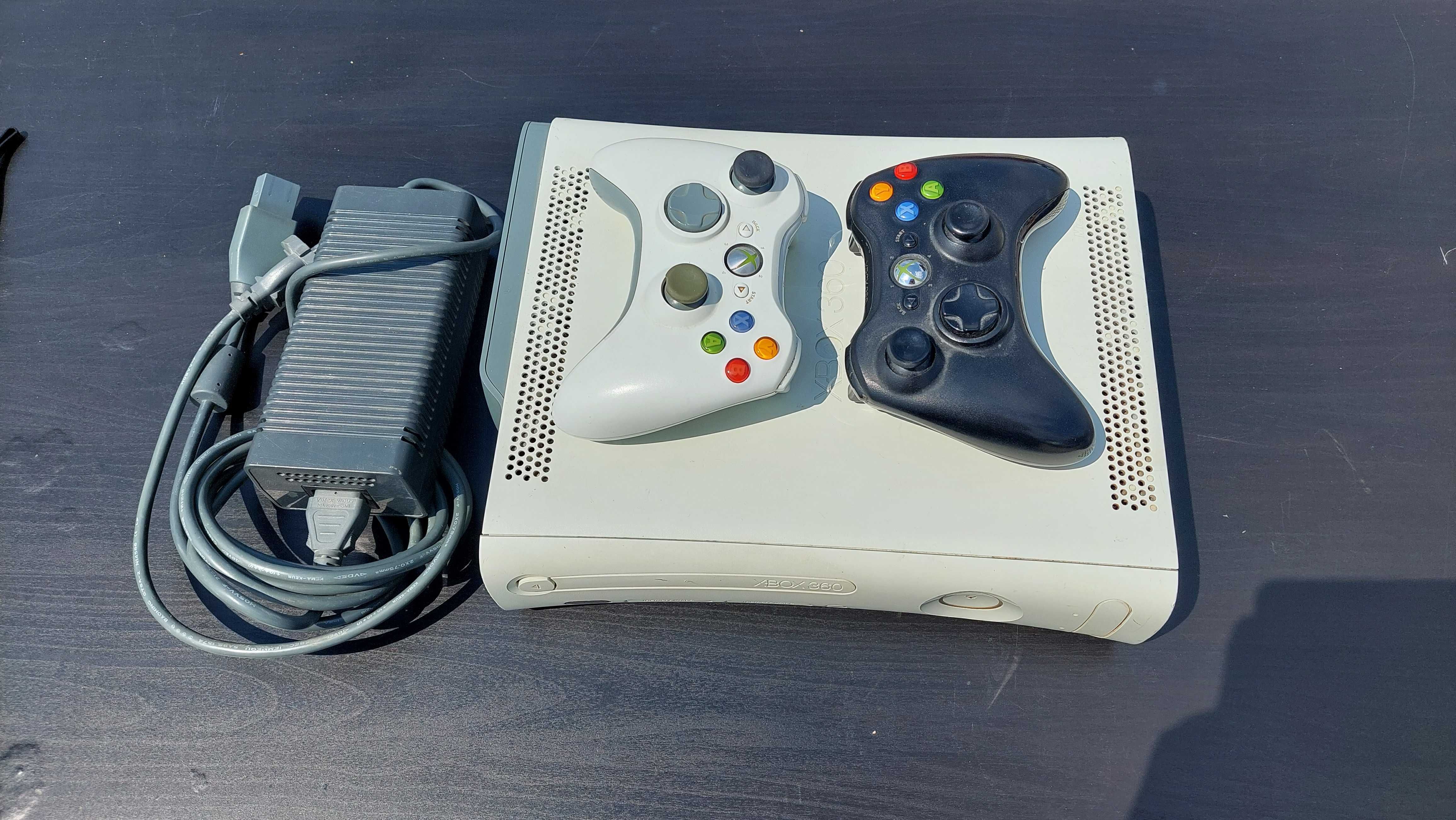 Xbox 360 + 2 pady bezprzewodowe