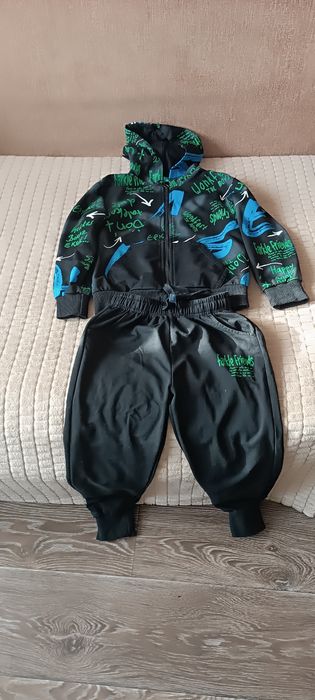 Продам спортивний костюм