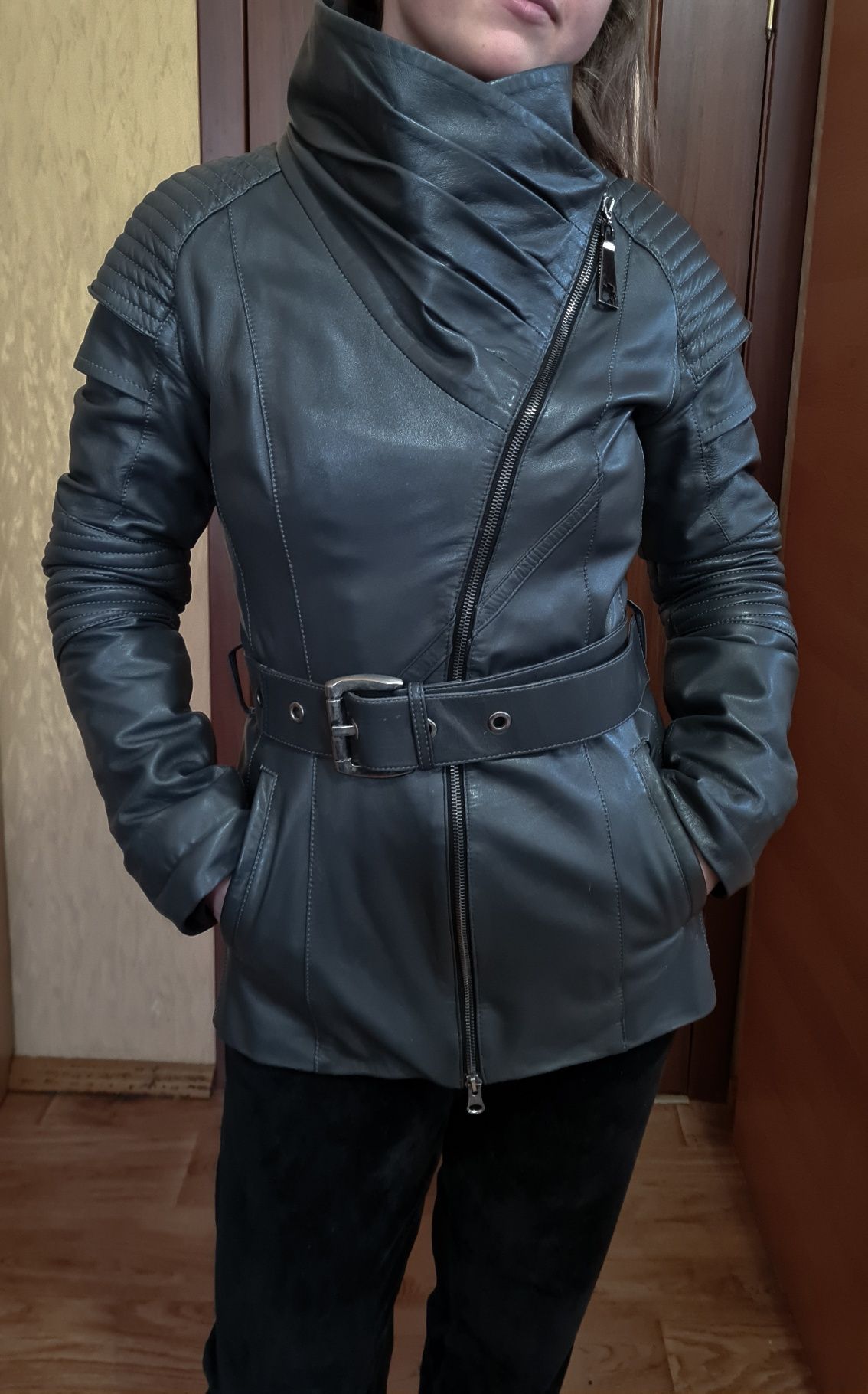 Натуральная кожаная куртка размер (s-m)