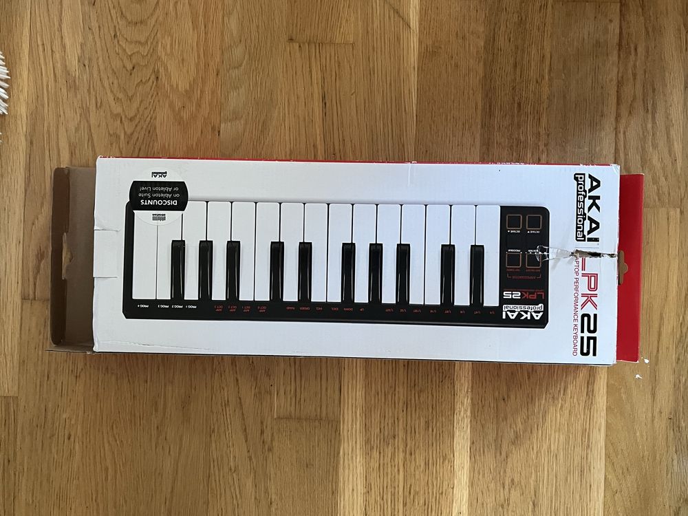 AKAI LPK 25 midi kontroler