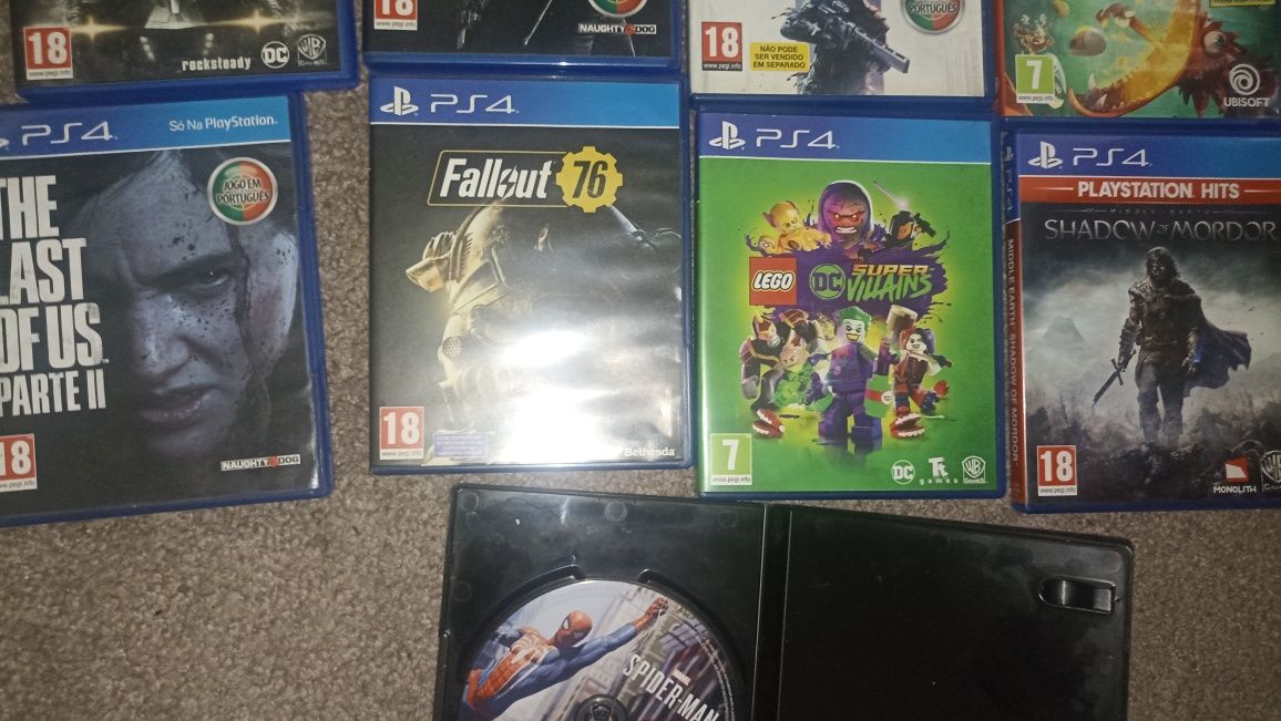 PS4 1 TB com acessórios