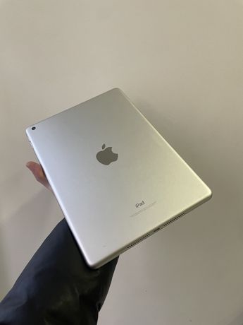 Планшет Apple iPad 5, 128 GB. Wi-Fi, Silver, 2017p.