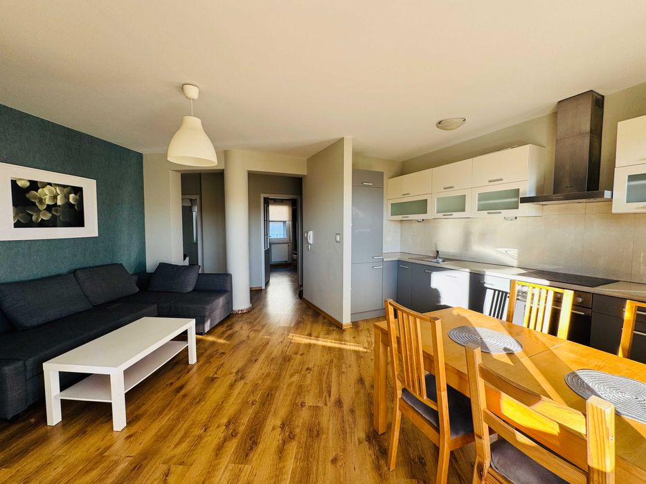 4 pokoje, parking ,taras , komórka