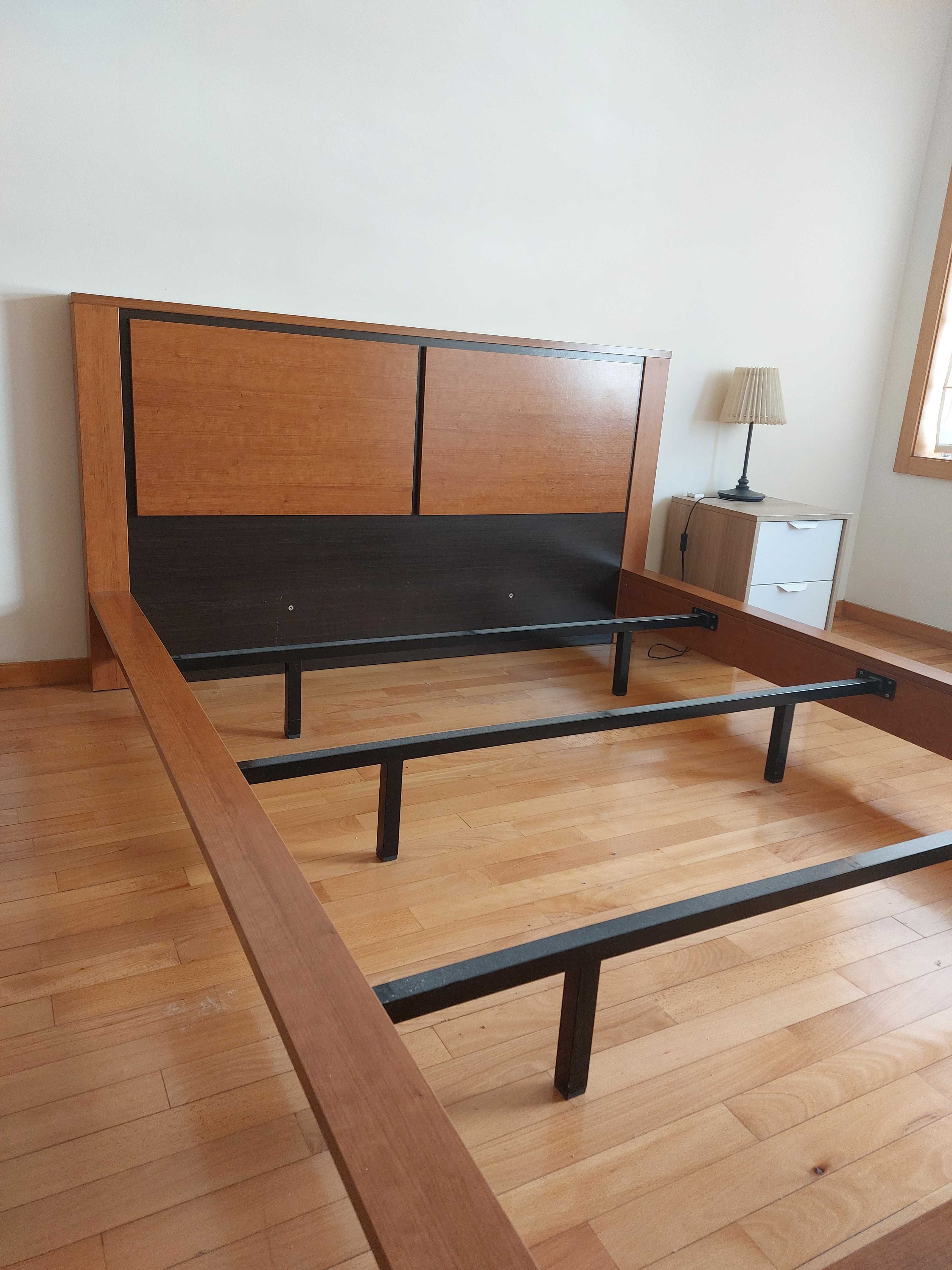 Cama de casal 160x200 em madeira
