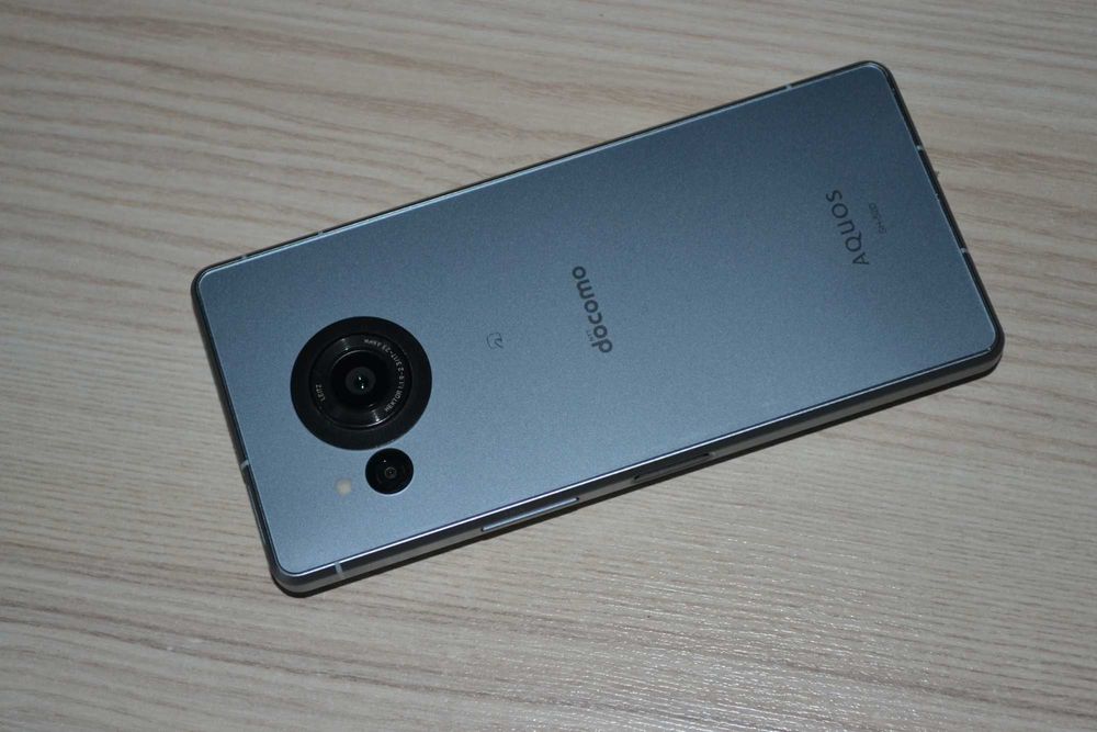 смартфон Sharp Aquos R8S 8/256 8gen2 / шарп R8 R7 он же Leica Phone 3