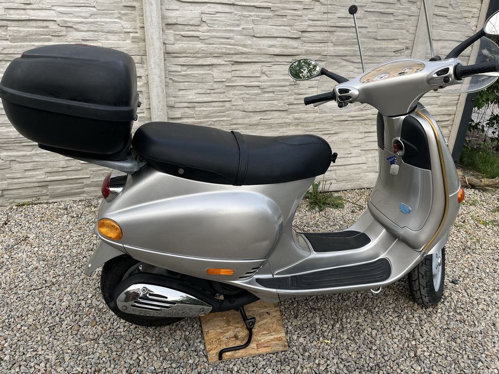 Piaggio vespa et 4