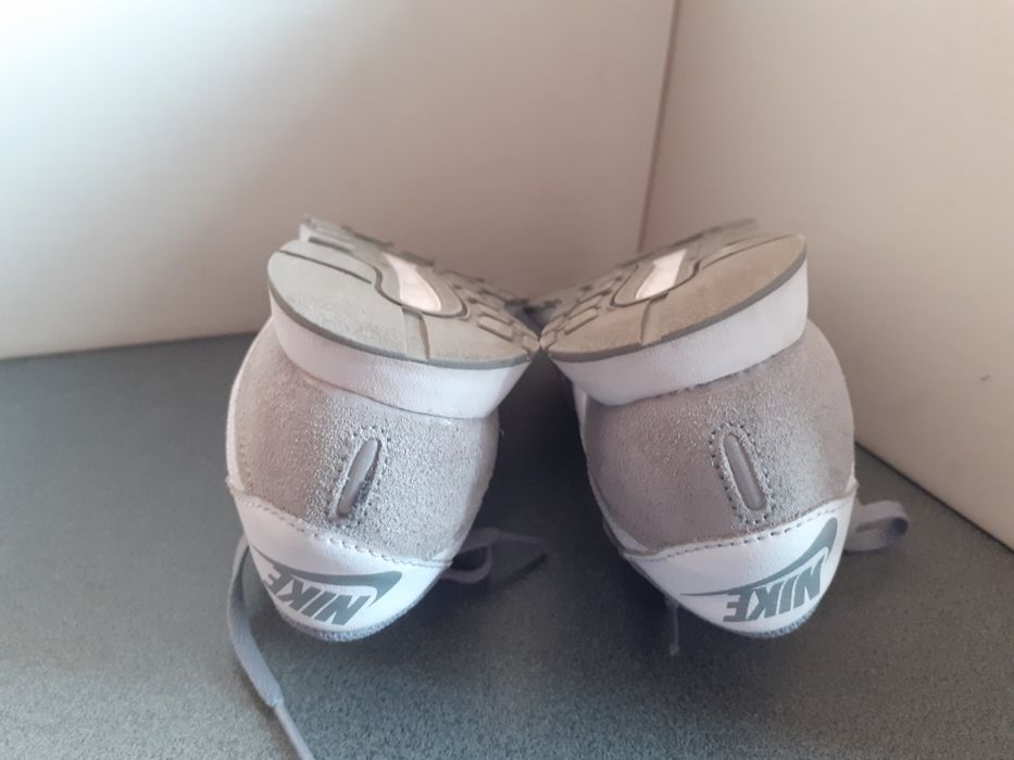 Nike шкіряні кросівки снікерси 35,5 р.