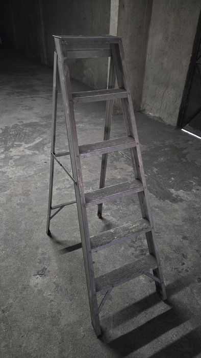 Escadote de Alumínio Profissional