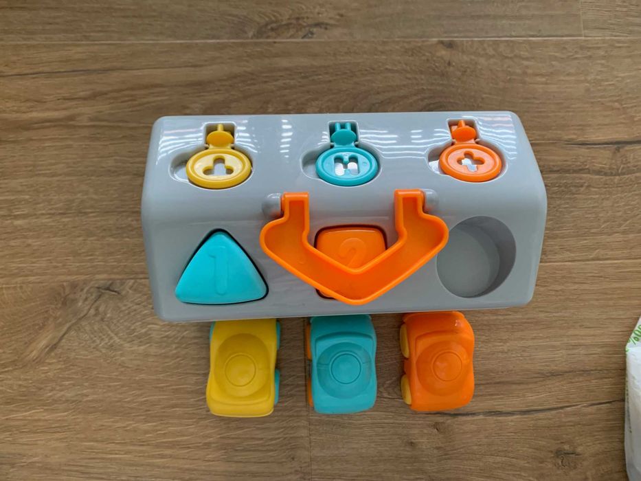 Garaż z autkami i kluczami, sorter B-kids