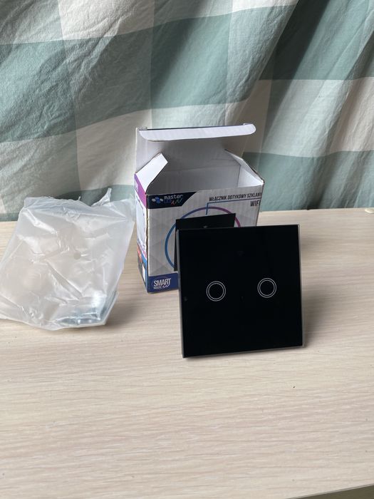 Dotykowy włącznik światła na wifi