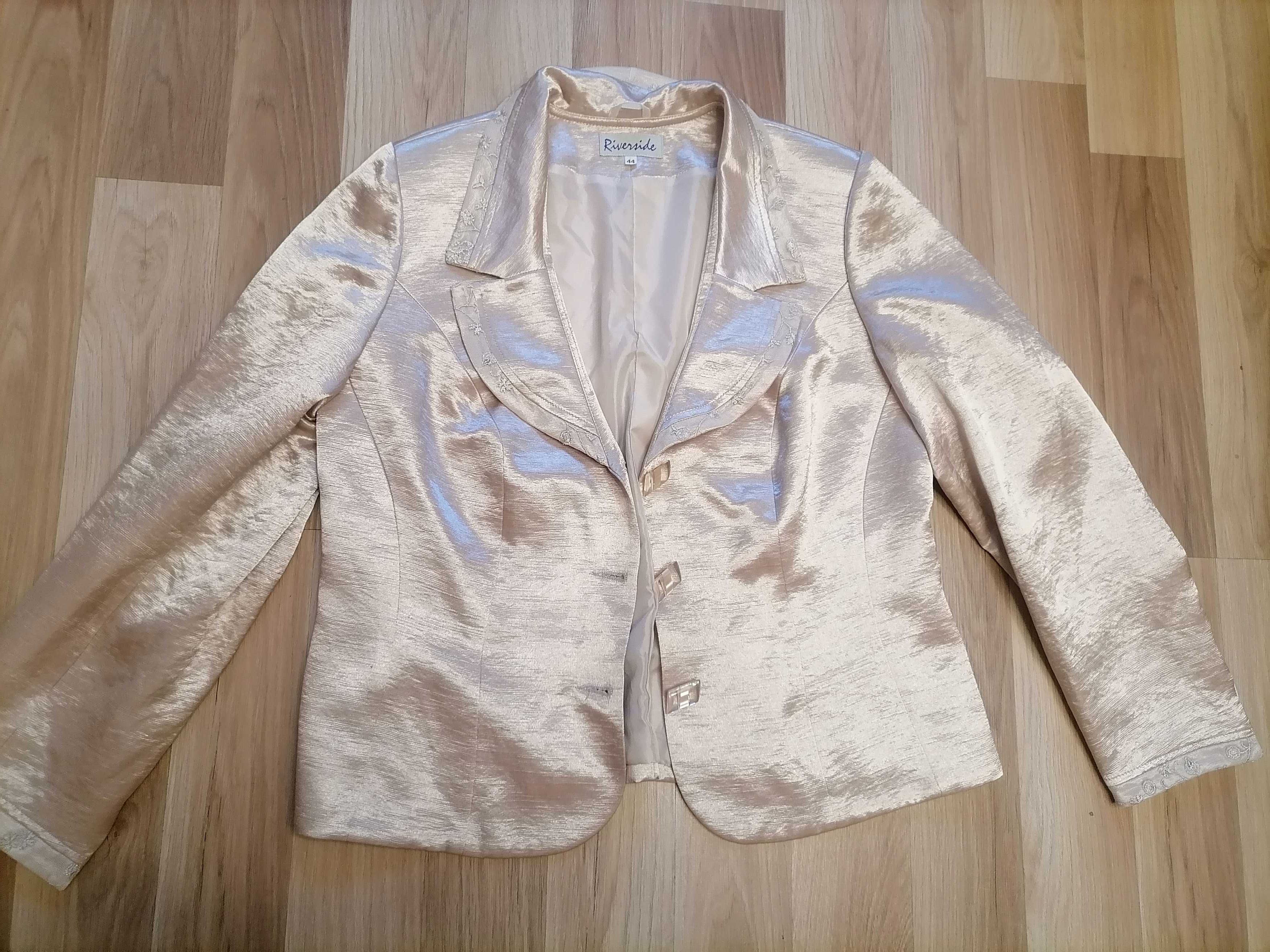 Elegancki 3 częściowy komplet 44