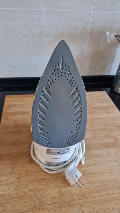 Ferro de Passar Roupa Quigg 2000W-2400W