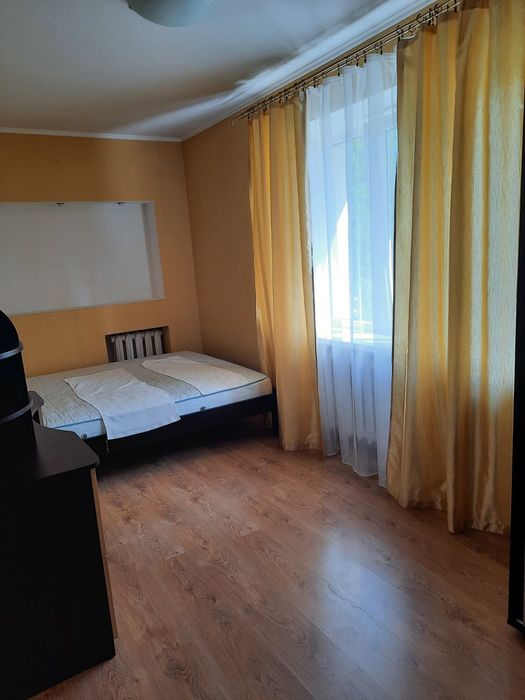 Сдам 2-кв на пр.Поля в отличном месте 12000