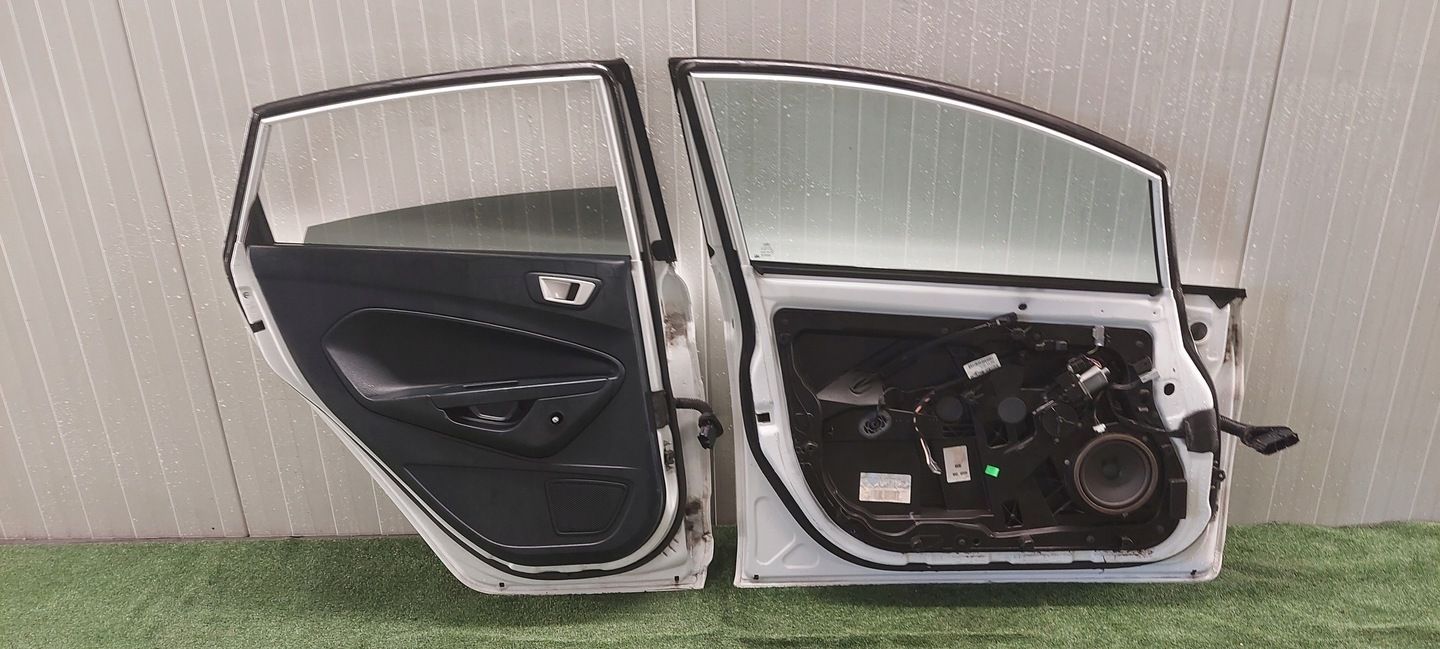 DRZWI LEWY TYŁ FORD FIESTA MK7 LAK H9