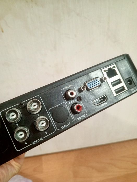 Це гібридний відеореєстратор Tecsar HD Neo-Futurist. 
Призначений для