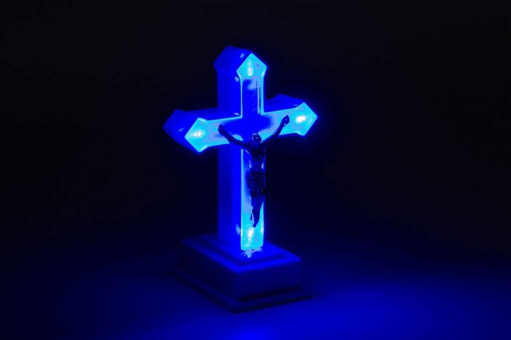 Krzyż LED Znicz elektryczny 13cm 45dni z bateriami