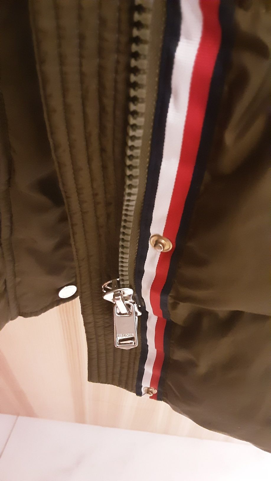 Tommy Hilfiger solidna piękna khaki z kapuzą