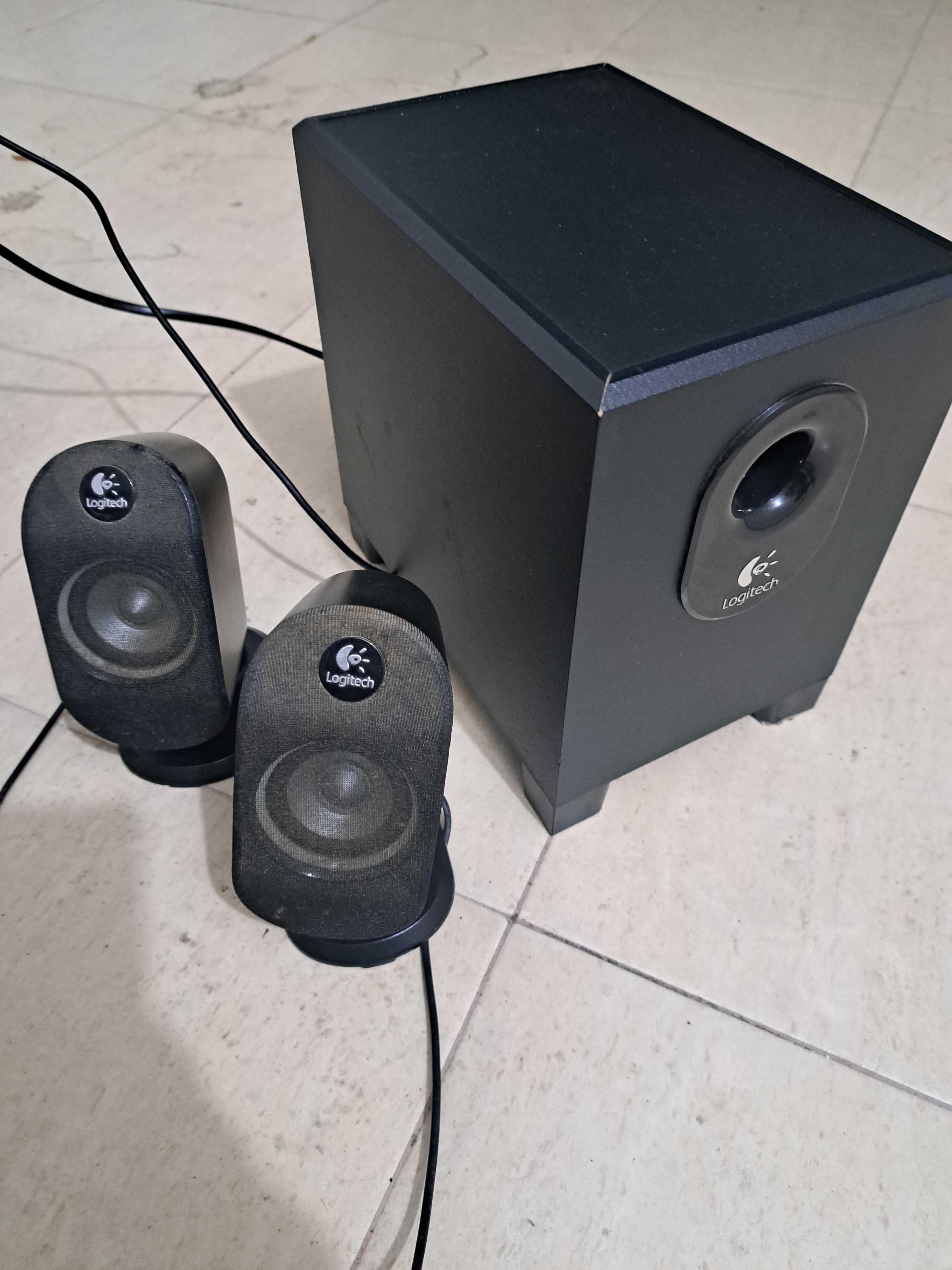 Colunas Logitech com subwoofer