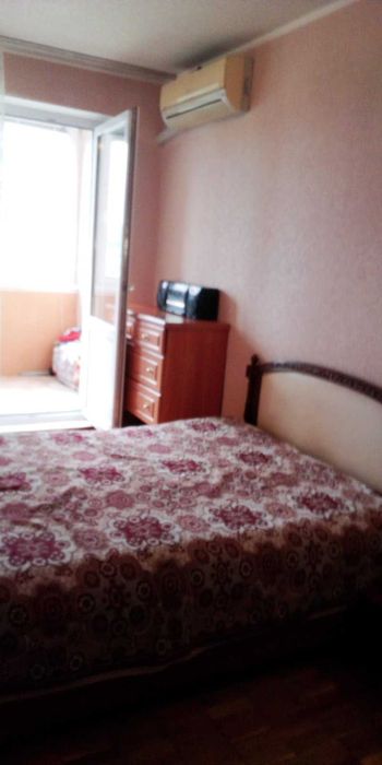 м.Левобережная.Комната с балконом для  1-2 человек  Днепровская Наб. 9