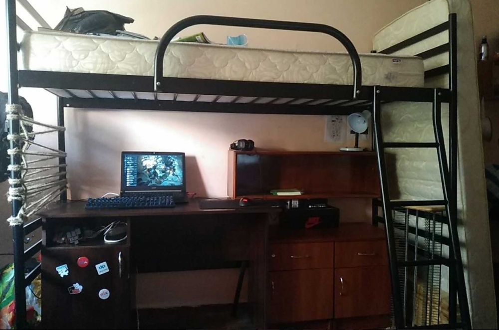 Продаю Кровать чердак металлическую в отличнейшем состоянии.