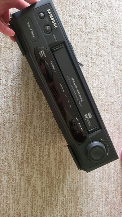 Продам видеомагнитофон SAMSUNG   SVR 141