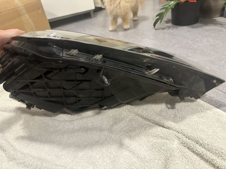 Продаёться две правых фары для Volksvagen Taureg 2017 года