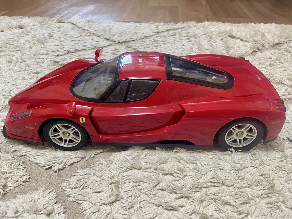 Машинка на радіоуправлінні Ferrari