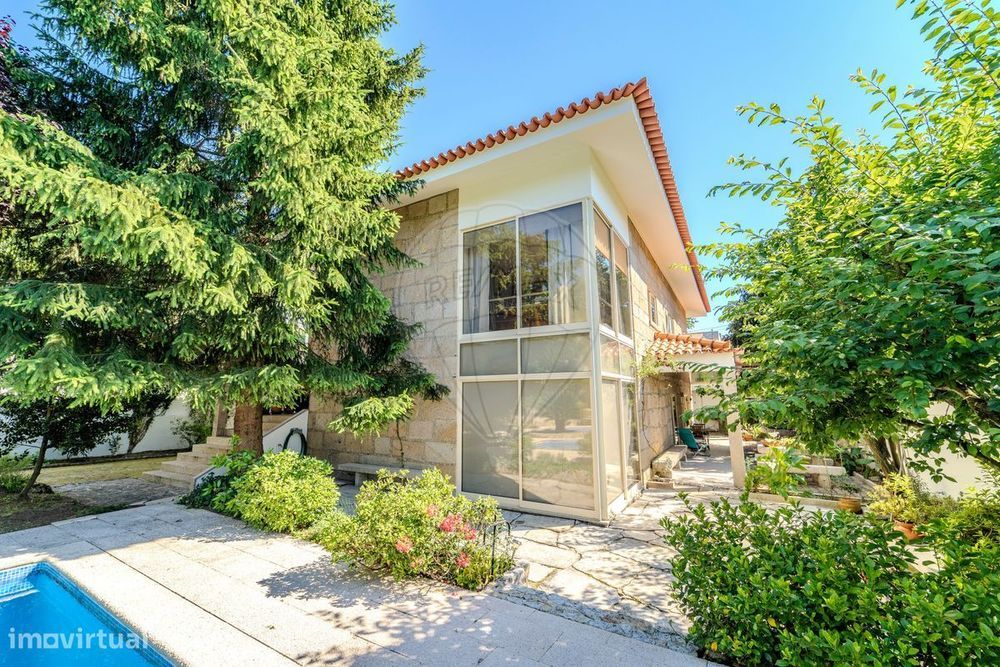 Moradia T5 para venda