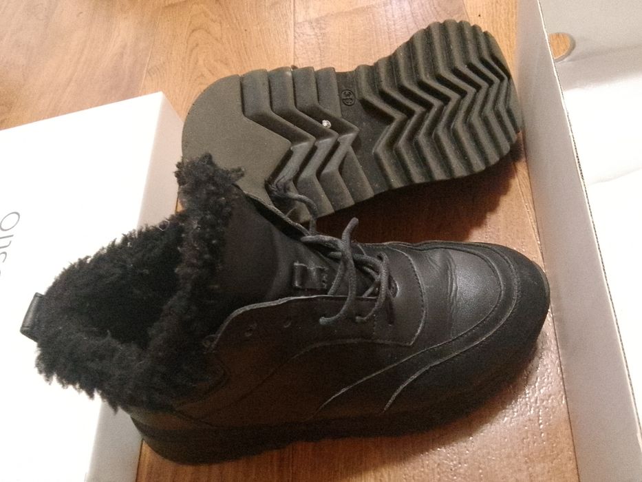 Кожаные кросовки 36 размер