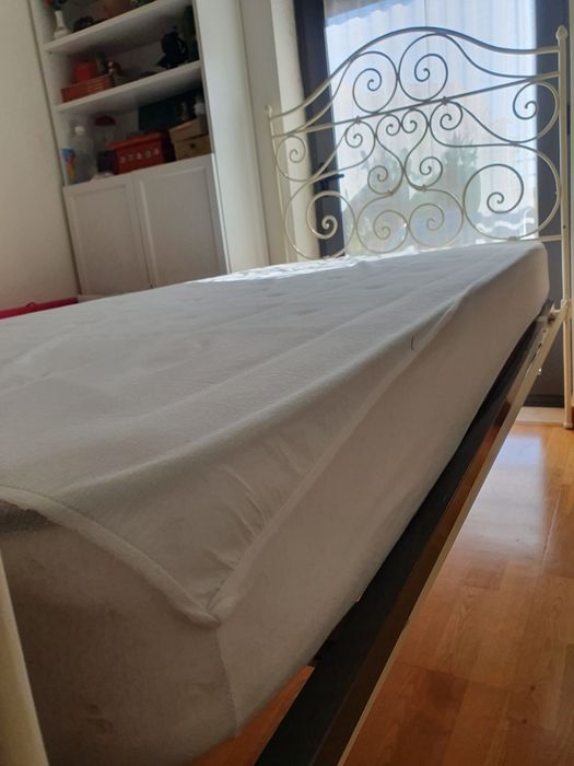 Cama de ferro restaurada