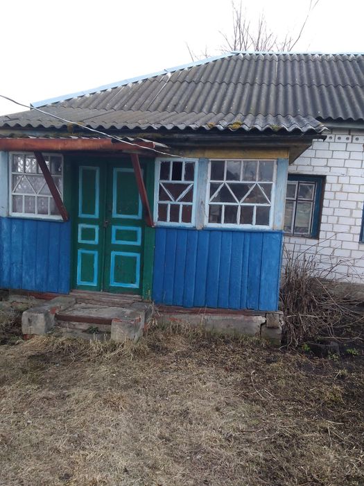 Гарний будинок в мальовничому селі...