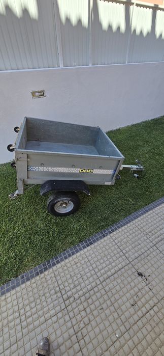 Atrelado de carga para ligeiros