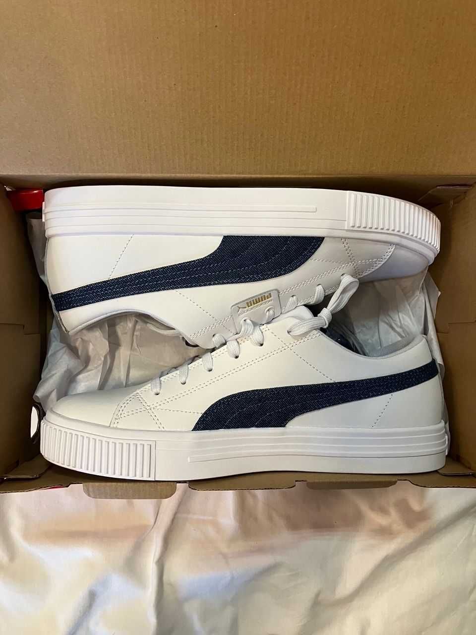 Białe buty z niebieskimi wstawkami roz.42
