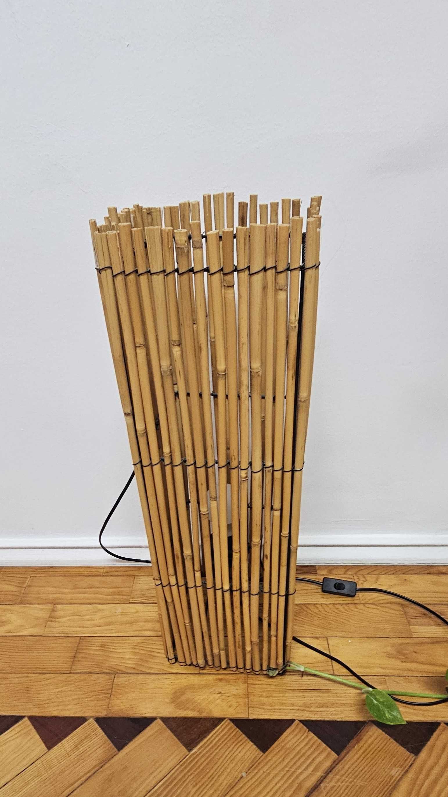 Candeeiro de bambu com lampada LED económica