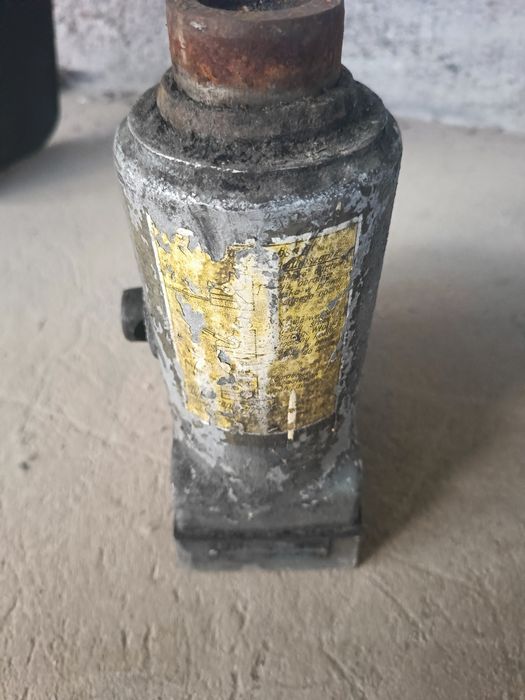 Podnośnik hydrauliczny Lewarek 8T proczesam